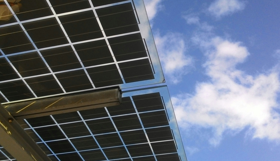 How to choose the best commercial solar battery system for small businesses?